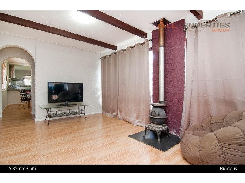 8 Sweetgum Street, Hillcrest QLD 4118