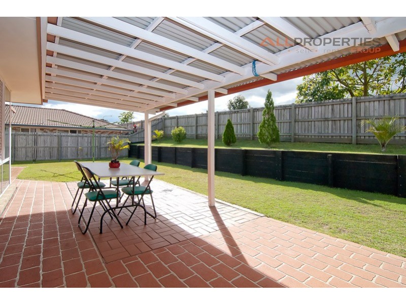 32 Newland Cres, Parkinson QLD 4115