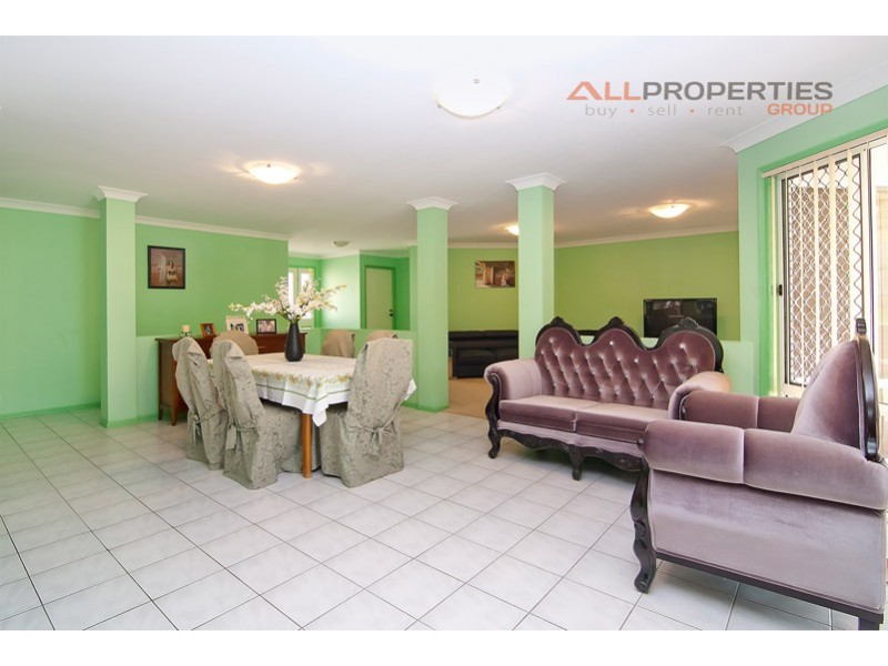 32 Newland Cres, Parkinson QLD 4115