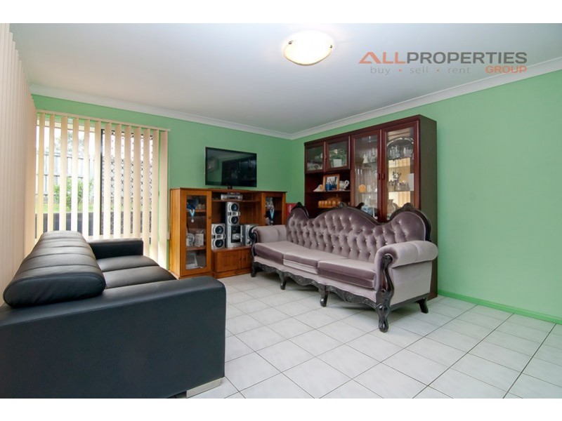 32 Newland Cres, Parkinson QLD 4115