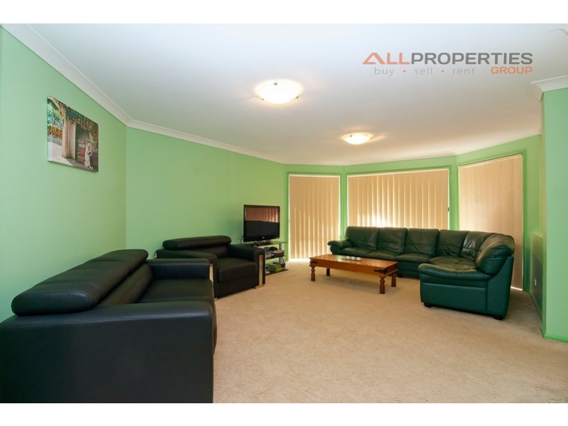 32 Newland Cres, Parkinson QLD 4115