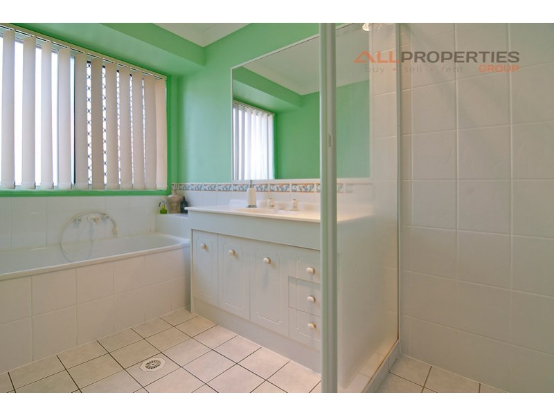 32 Newland Cres, Parkinson QLD 4115