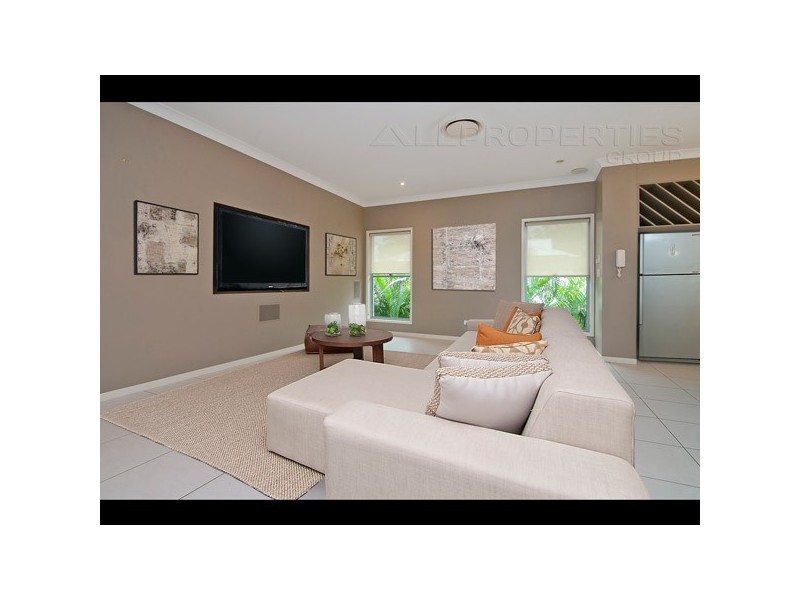 8 Riviera Way, Forest Lake QLD 4078