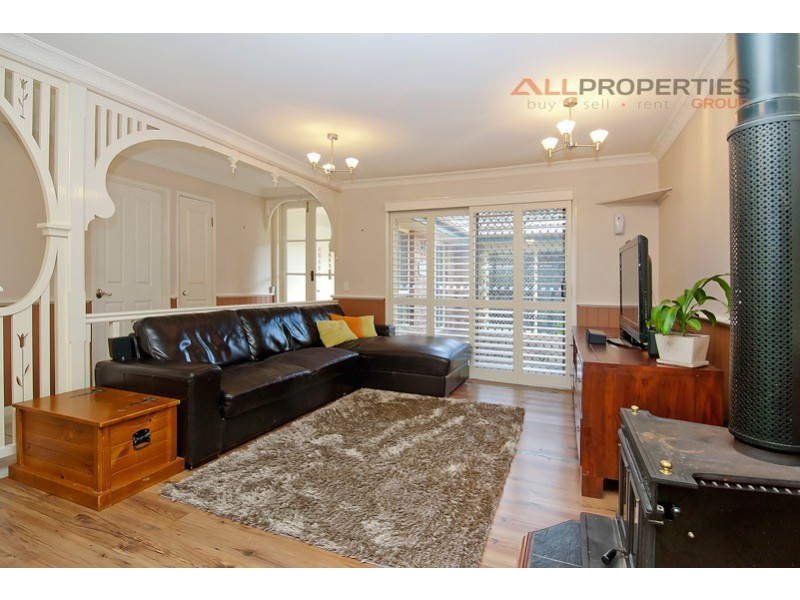 1 Warburton Cl, Forest Lake QLD 4078