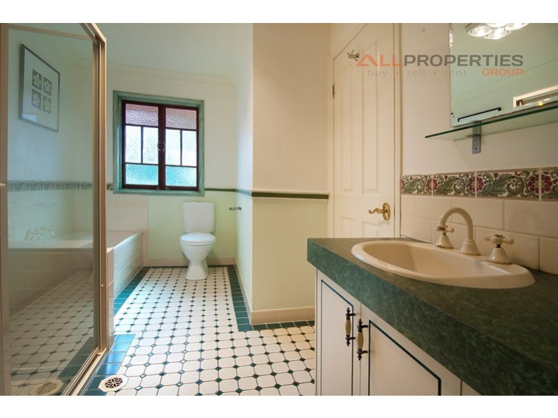 1 Warburton Cl, Forest Lake QLD 4078