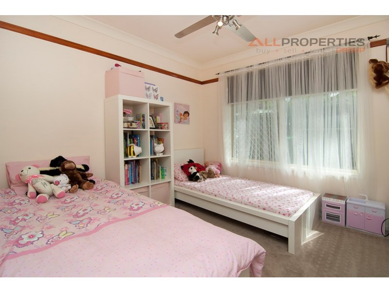 1 Warburton Cl, Forest Lake QLD 4078
