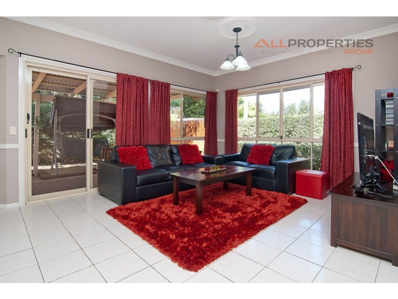 27 Toomba Pl, Forest Lake QLD 4078