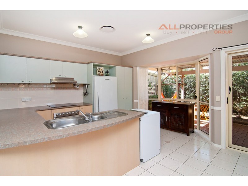 27 Toomba Pl, Forest Lake QLD 4078
