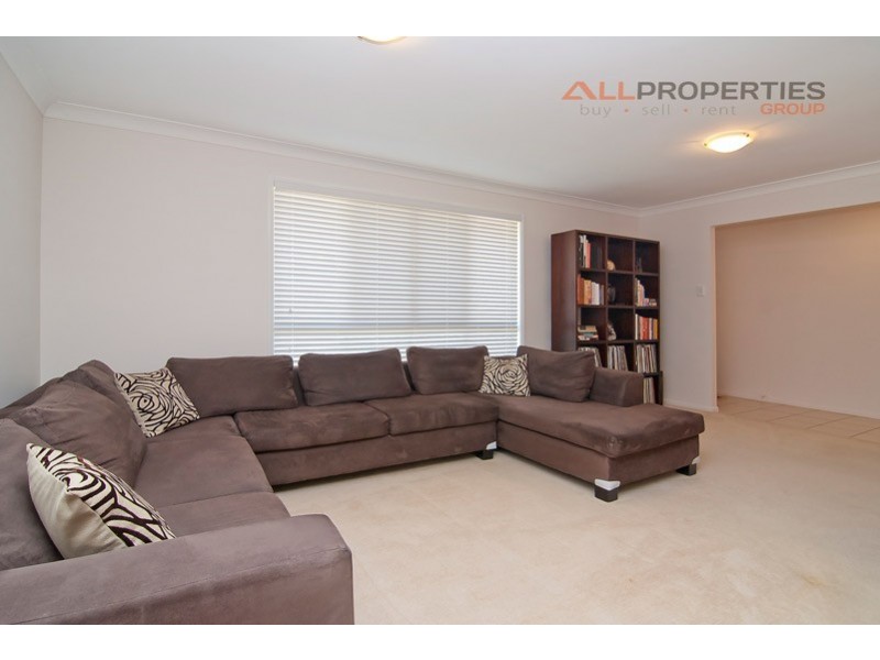 73 Oakview St, Parkinson QLD 4115