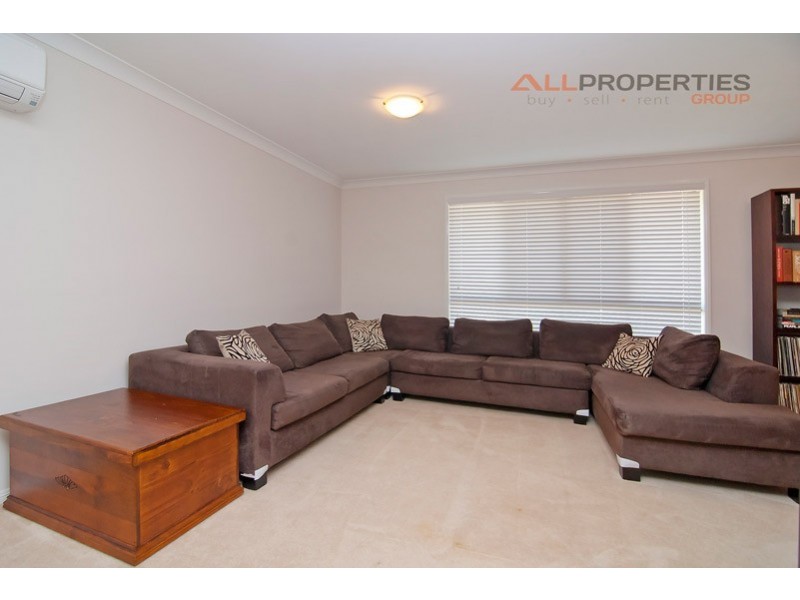 73 Oakview St, Parkinson QLD 4115