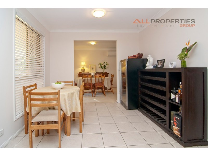 73 Oakview St, Parkinson QLD 4115