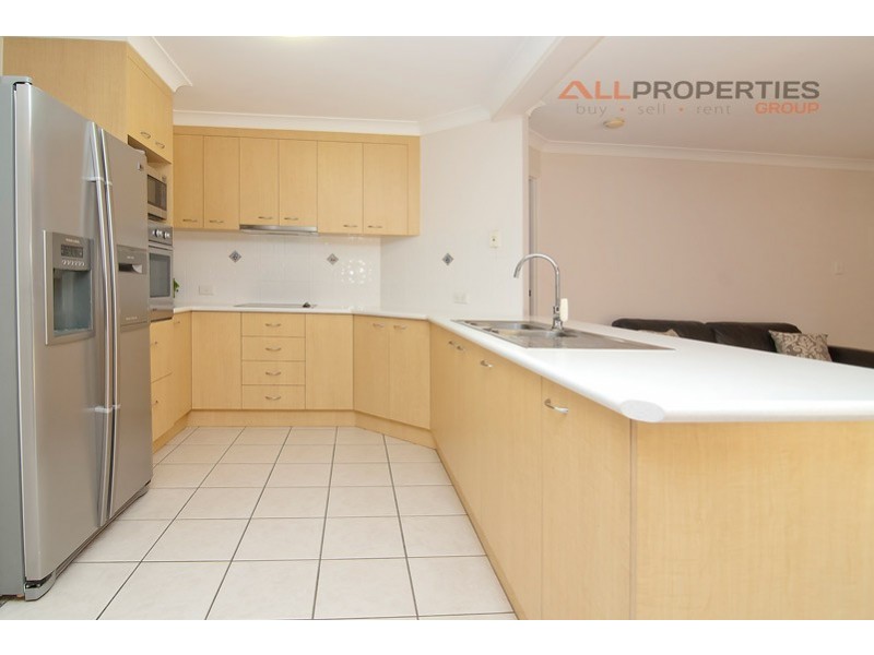 73 Oakview St, Parkinson QLD 4115