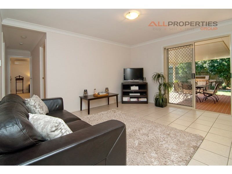 73 Oakview St, Parkinson QLD 4115