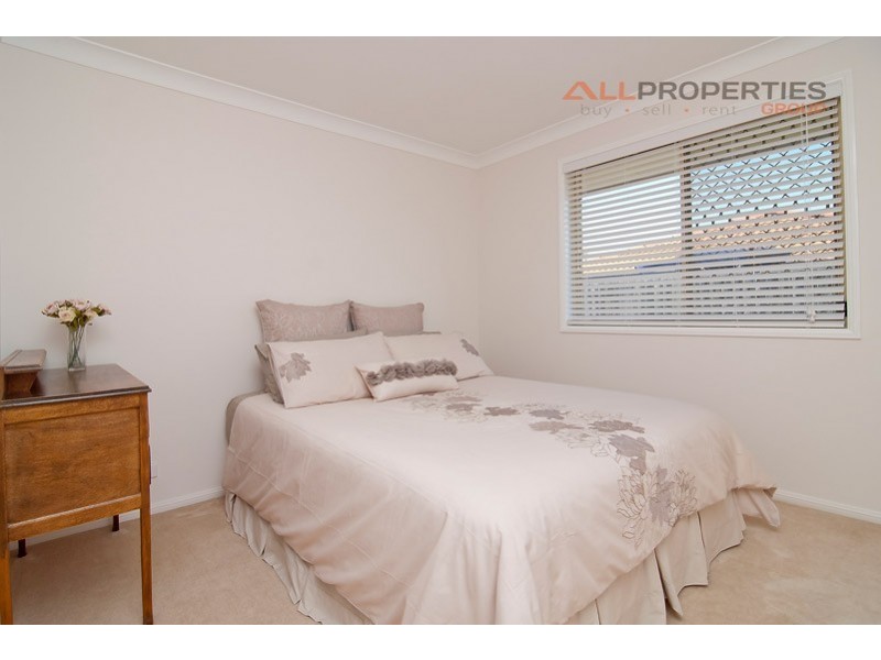 73 Oakview St, Parkinson QLD 4115