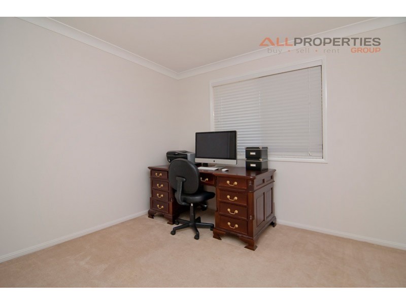 73 Oakview St, Parkinson QLD 4115