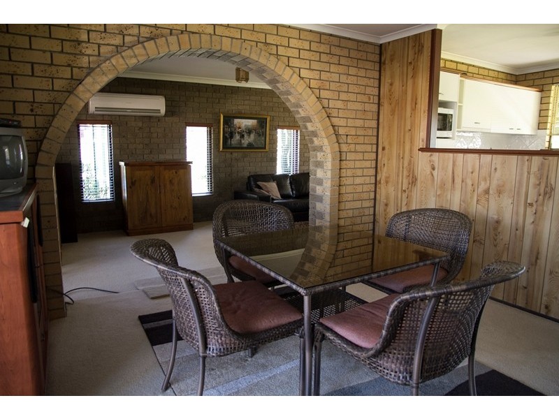 6 VANSITTART ROAD, Regents Park QLD 4118