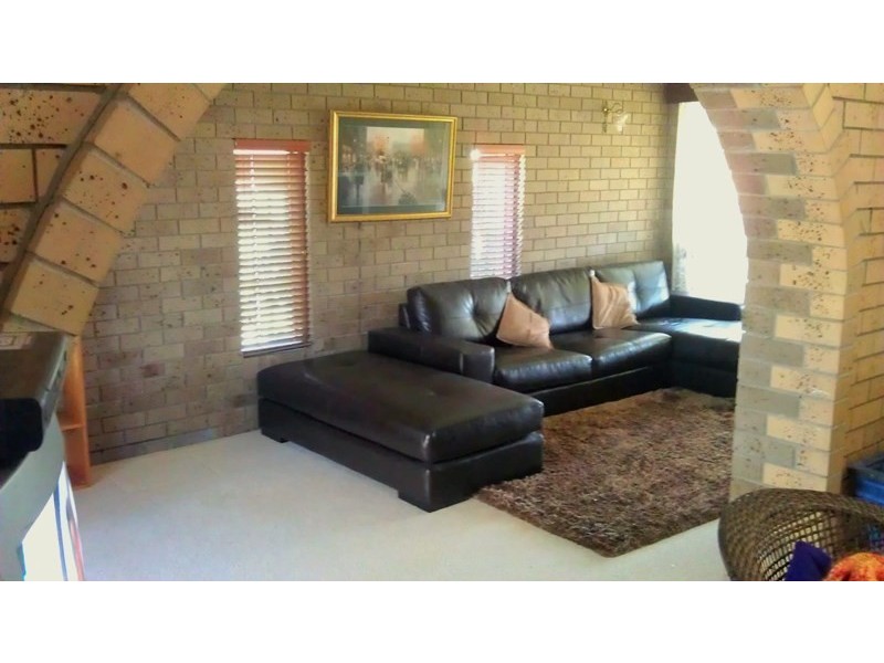 6 VANSITTART ROAD, Regents Park QLD 4118