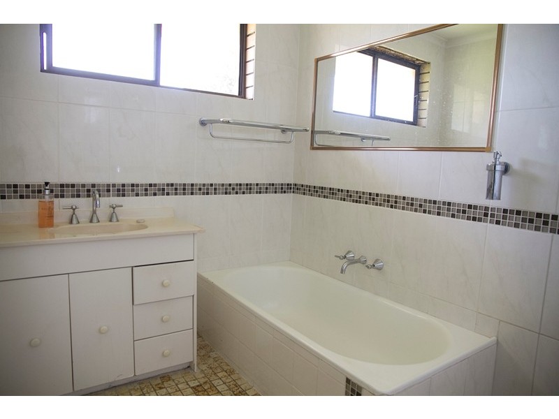 6 VANSITTART ROAD, Regents Park QLD 4118