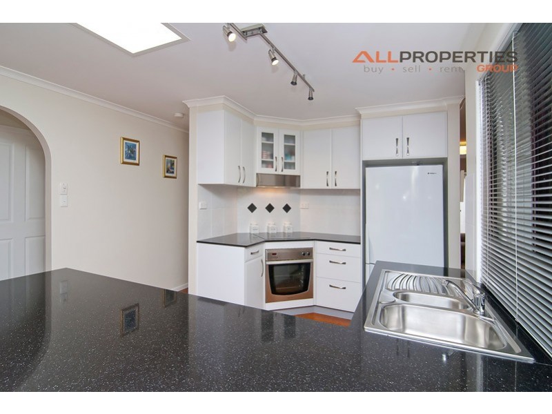 6 GREENVALE COURT, Regents Park QLD 4118