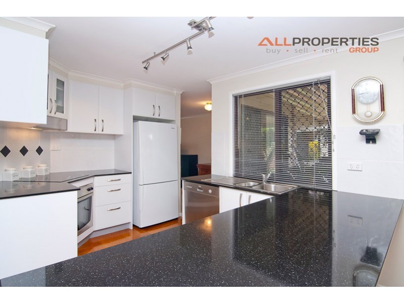 6 GREENVALE COURT, Regents Park QLD 4118
