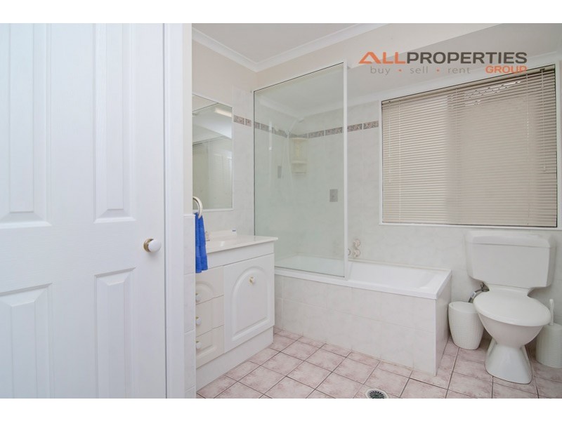 6 GREENVALE COURT, Regents Park QLD 4118