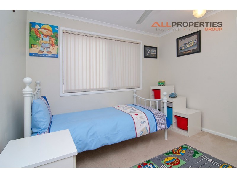 6 GREENVALE COURT, Regents Park QLD 4118