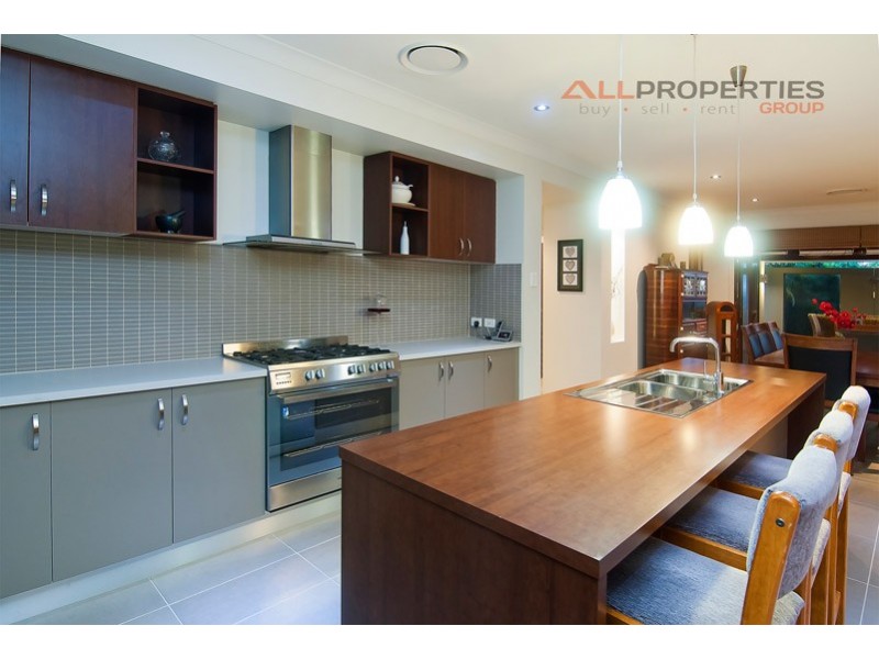 101 Parkwood Drive, Heathwood QLD 4110