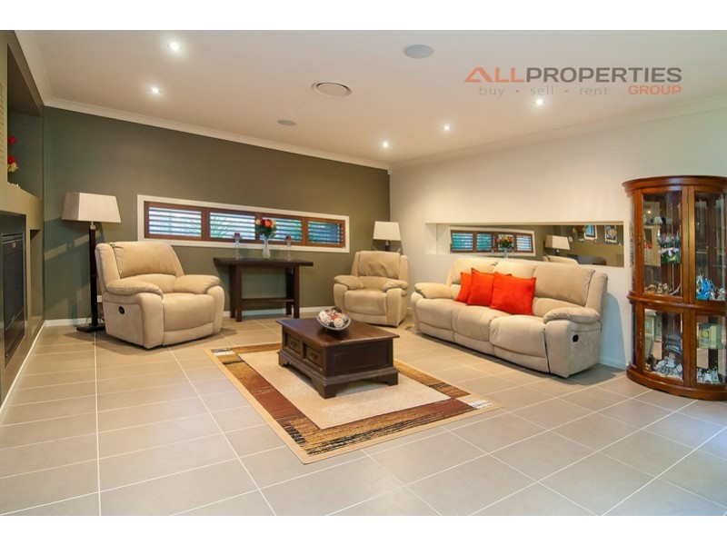 101 Parkwood Drive, Heathwood QLD 4110