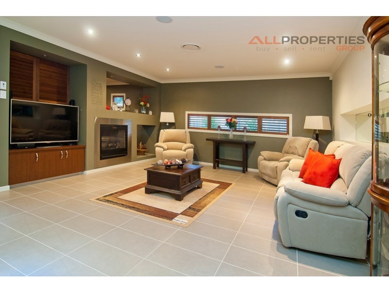 101 Parkwood Drive, Heathwood QLD 4110