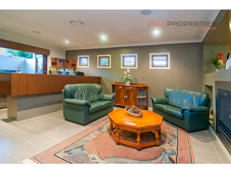 101 Parkwood Drive, Heathwood QLD 4110