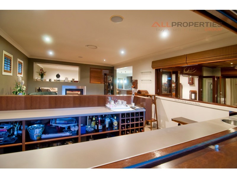 101 Parkwood Drive, Heathwood QLD 4110