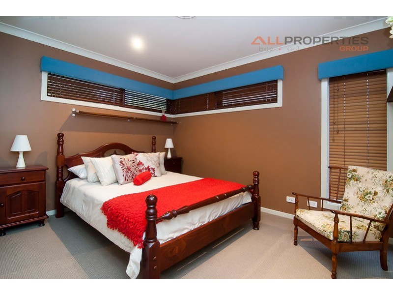 101 Parkwood Drive, Heathwood QLD 4110