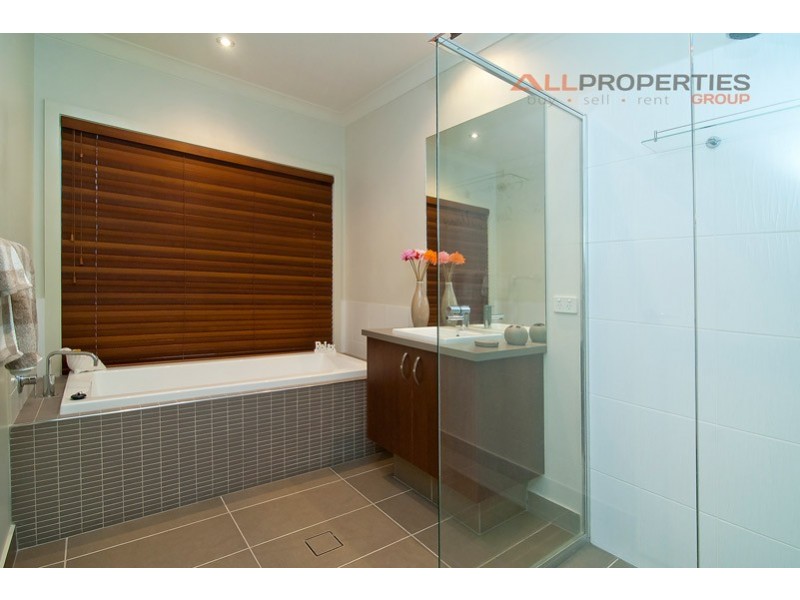 101 Parkwood Drive, Heathwood QLD 4110