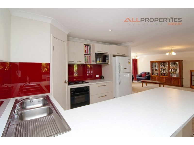 76 SOLANDRA CIRCUIT, Regents Park QLD 4118