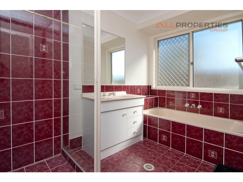 76 SOLANDRA CIRCUIT, Regents Park QLD 4118