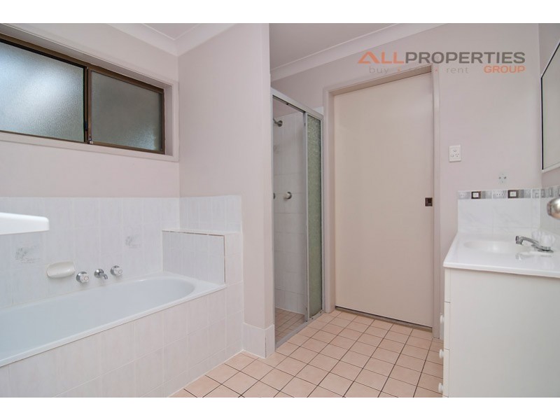 27 Lollard Street, Hillcrest QLD 4118