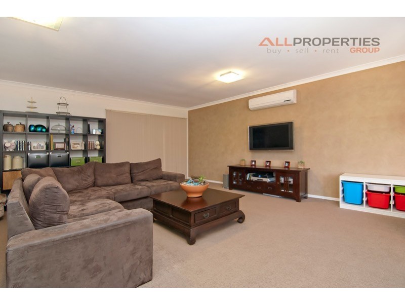 10 Noble Court, Regents Park QLD 4118