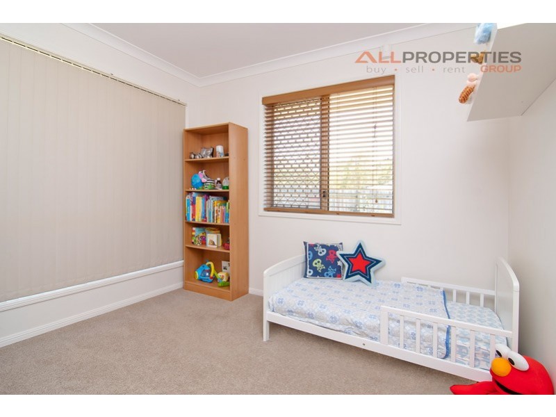 10 Noble Court, Regents Park QLD 4118