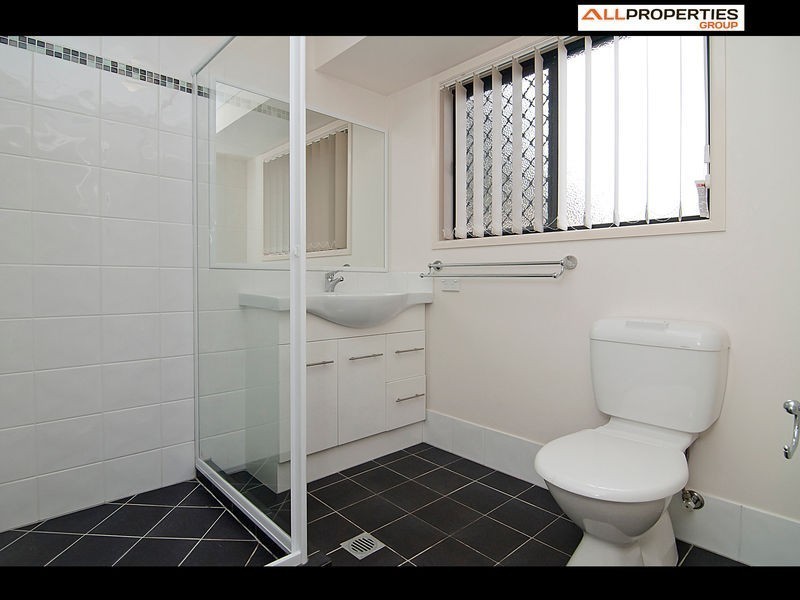 16 BARRY STREET, Boronia Heights QLD 4124