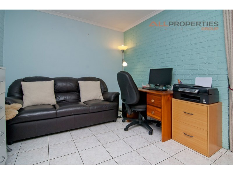 52 BOTTLEBRUSH DRIVE, Regents Park QLD 4118