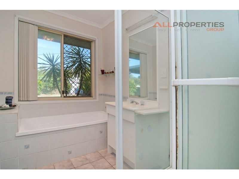 52 BOTTLEBRUSH DRIVE, Regents Park QLD 4118