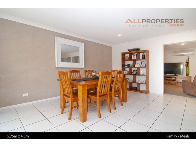 15 Charlton Place, Regents Park QLD 4118