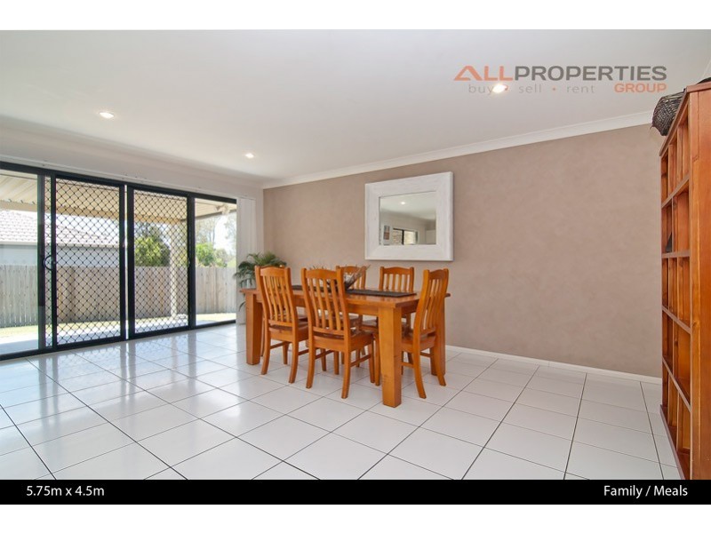 15 Charlton Place, Regents Park QLD 4118