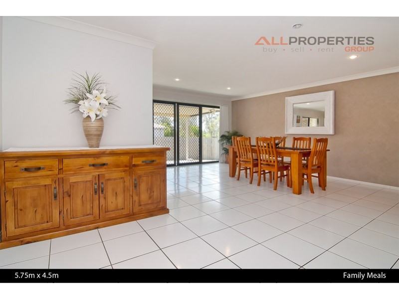 15 Charlton Place, Regents Park QLD 4118