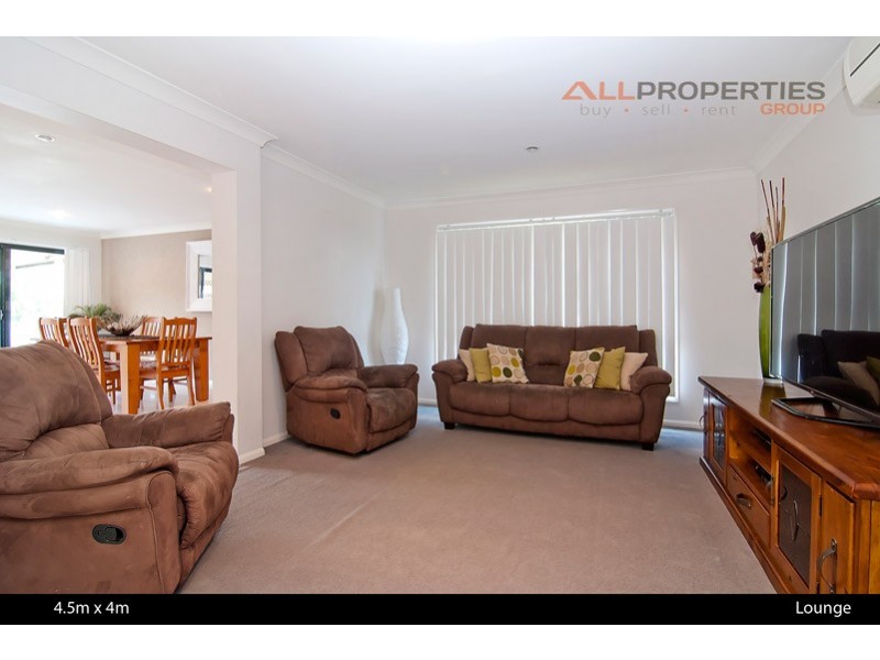 15 Charlton Place, Regents Park QLD 4118