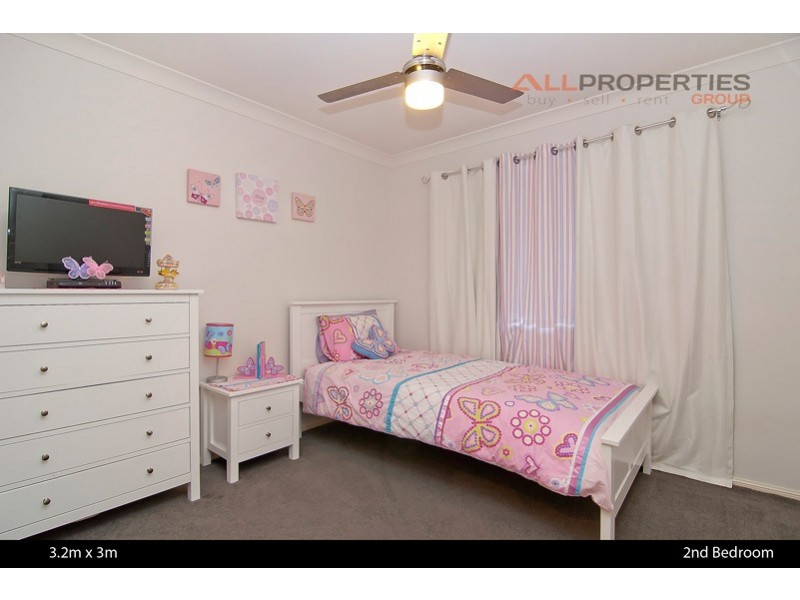 15 Charlton Place, Regents Park QLD 4118