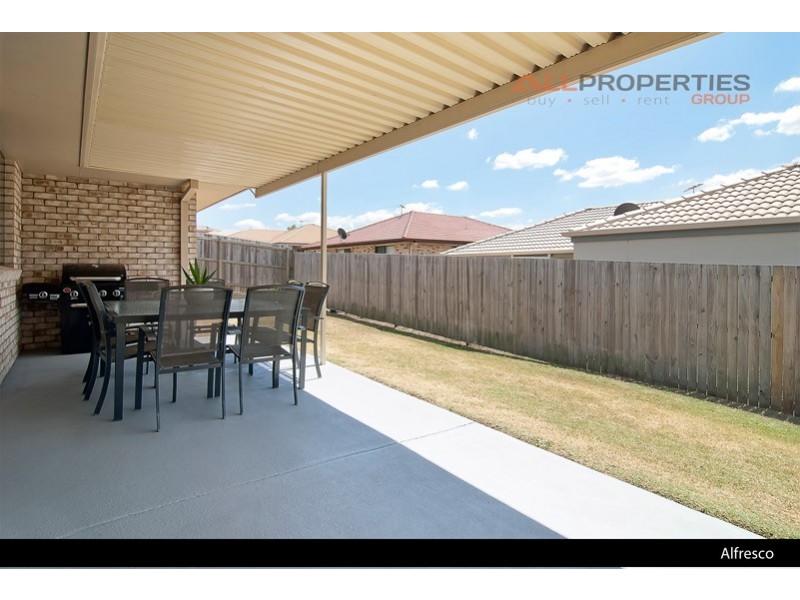 15 Charlton Place, Regents Park QLD 4118