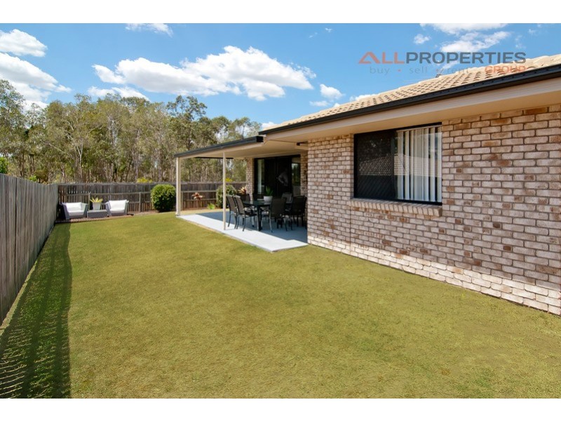 15 Charlton Place, Regents Park QLD 4118