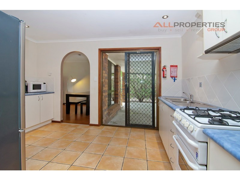 9 Bonhill Court, Hillcrest QLD 4118