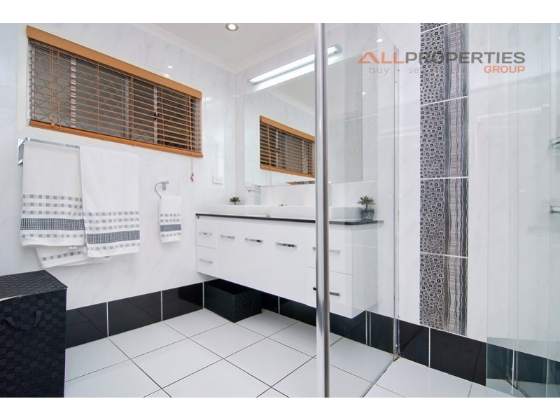 24 HYDRABAD STREET, Regents Park QLD 4118